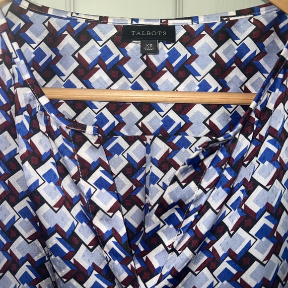 TALBOTS Blouse Top Size XS V-Neck Lightweight geometric Spring Fall Long sleeve - Picture 2 of 7